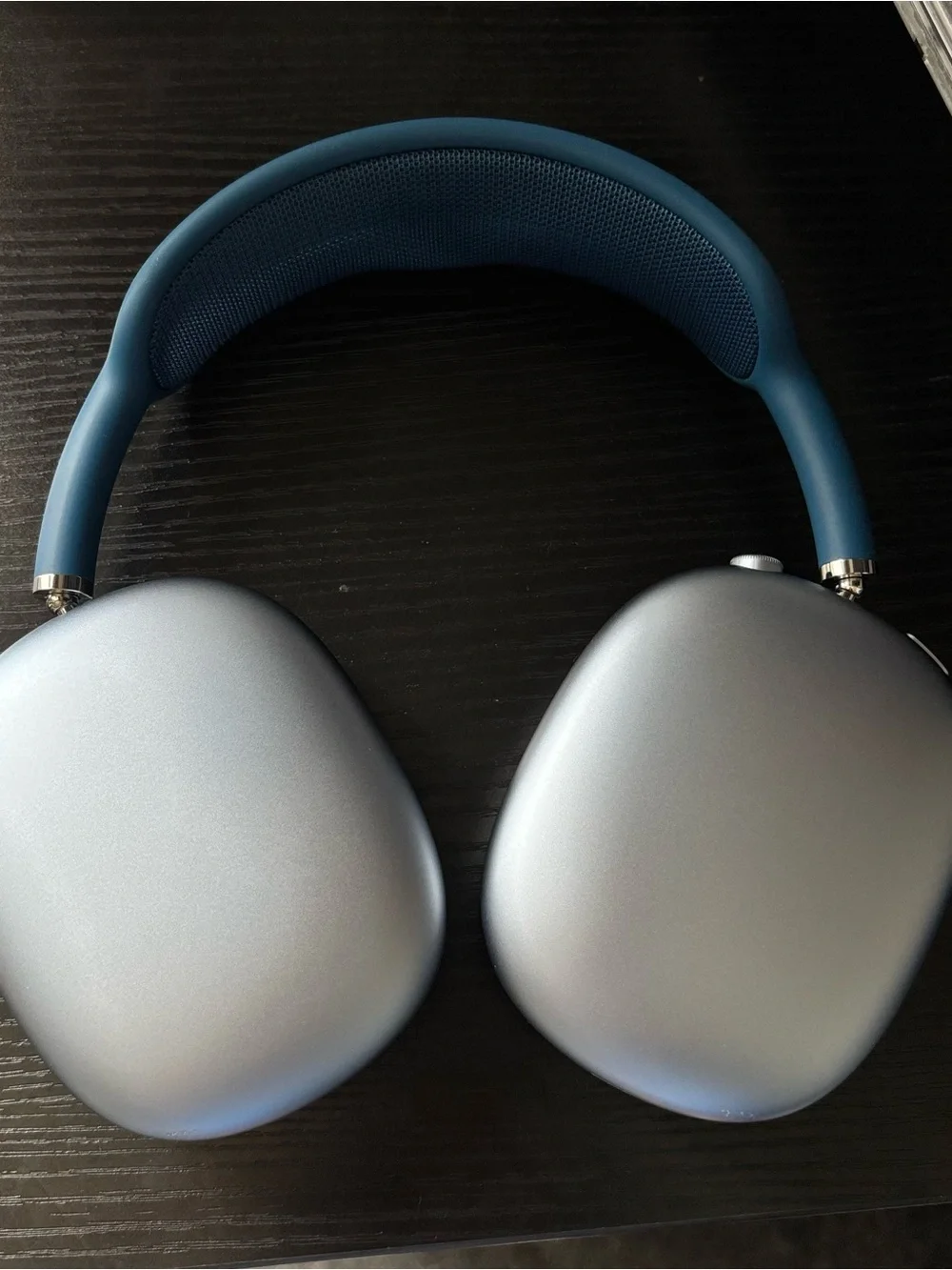 Apple Airpods Max Lightning Sky Blue with Charging Case Good Condition Used
